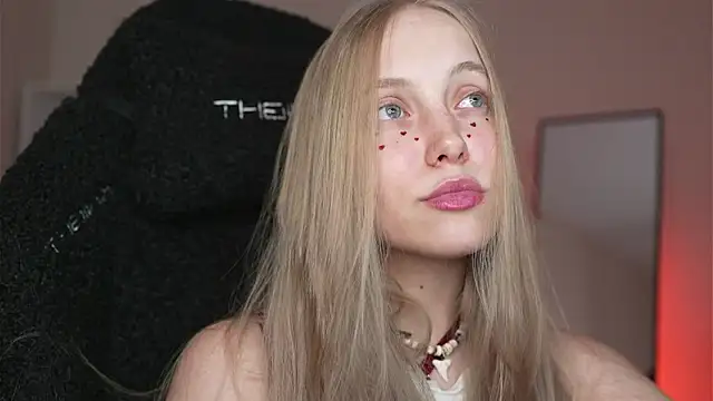 Snapshot of Appr0ved_ chatting on February 14, 3:09 pm Appr0ved online show from February 14, 3:09 pm