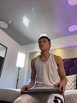 Dominik Souza online show from April 4, 8:06 pm