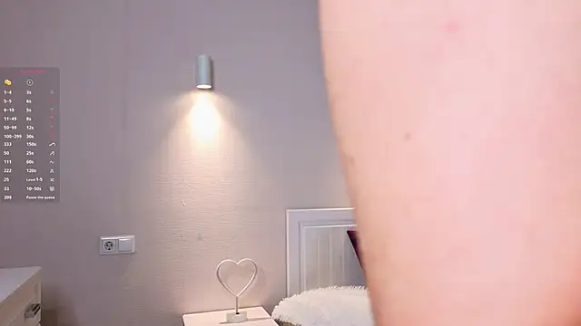 Snapshot of LoraLynn chatting on February 18, 3:41 pm LoraLynn online show from February 18, 3:41 pm