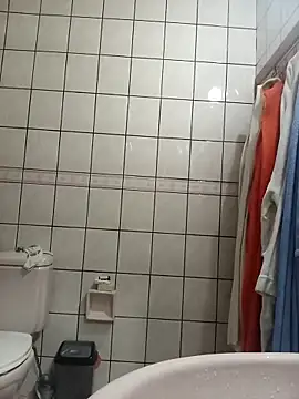 Snapshot of Etlipro-53 chatting on February 11, 11:43 pm Etlipro-53 online show from February 11, 11:43 pm