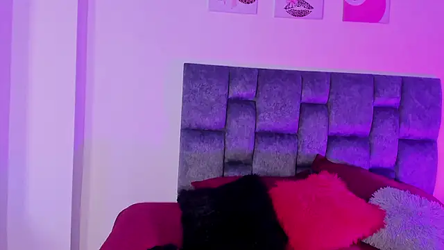 Snapshot of Isabella_Moon9 chatting on February 7, 11:36 am Isabella Moon9 online show from February 7, 11:36 am