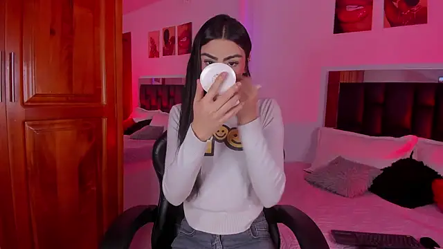 Snapshot of Isabella_Moon9 chatting on February 13, 12:12 pm Isabella Moon9 online show from February 13, 12:12 pm