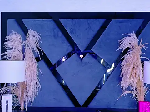 Snapshot of KylieWhitee chatting on February 20, 12:05 pm KylieWhitee online show from February 20, 12:05 pm