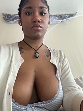 Snapshot of Ebonythroat777 chatting on June 1, 7:04 pm Ebonythroat777 online show from June 1, 7:04 pm