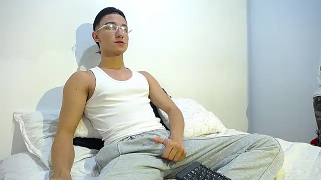 Snapshot of BabyAndy_ chatting on June 7, 10:35 pm BabyAndy online show from June 7, 10:35 pm