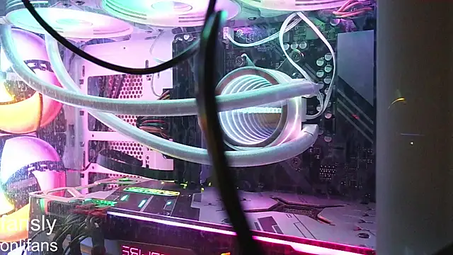 Snapshot of Elinaharper chatting on April 13, 6:24 pm Elinaharper online show from April 13, 6:24 pm