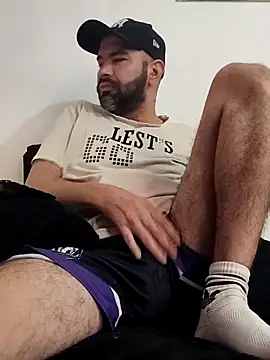 Snapshot of hairyandbigmann chatting on February 5, 2:33 pm hairyandbigmann online show from February 5, 2:33 pm