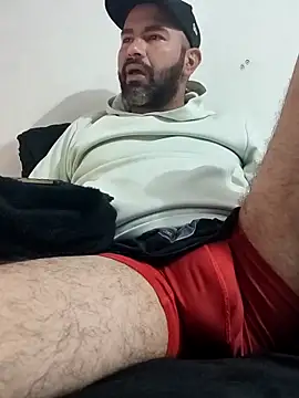 Snapshot of hairyandbigmann chatting on February 10, 2:15 am hairyandbigmann online show from February 10, 2:15 am