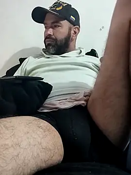 Snapshot of hairyandbigmann chatting on February 11, 2:27 am hairyandbigmann online show from February 11, 2:27 am