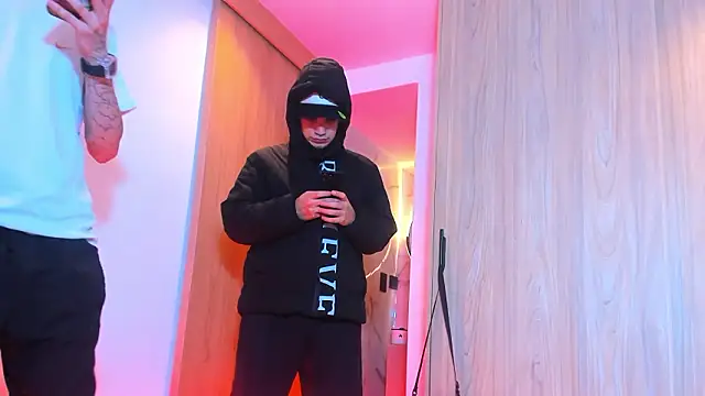 Snapshot of TheBatMansion chatting on January 31, 11:25 pm TheBatMansion online show from January 31, 11:25 pm