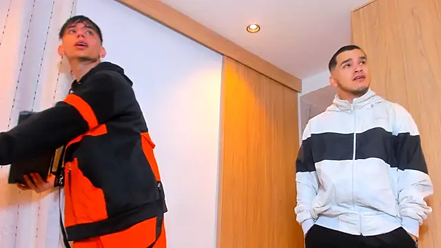 Snapshot of TheBatMansion chatting on February 6, 10:24 pm TheBatMansion online show from February 6, 10:24 pm