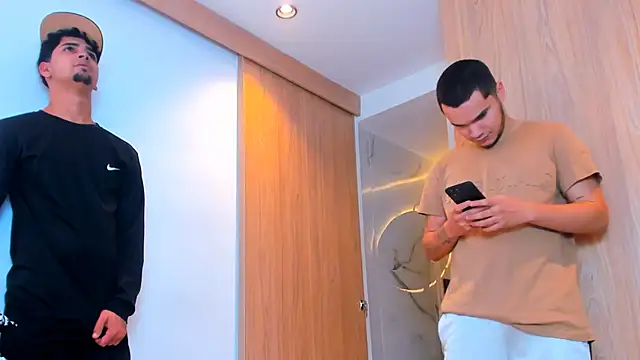 Snapshot of TheBatMansion chatting on February 13, 6:48 pm TheBatMansion online show from February 13, 6:48 pm