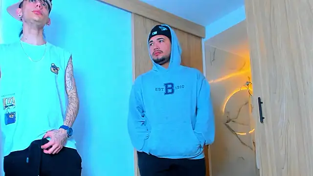 Snapshot of TheBatMansion chatting on February 15, 7:54 pm TheBatMansion online show from February 15, 7:54 pm