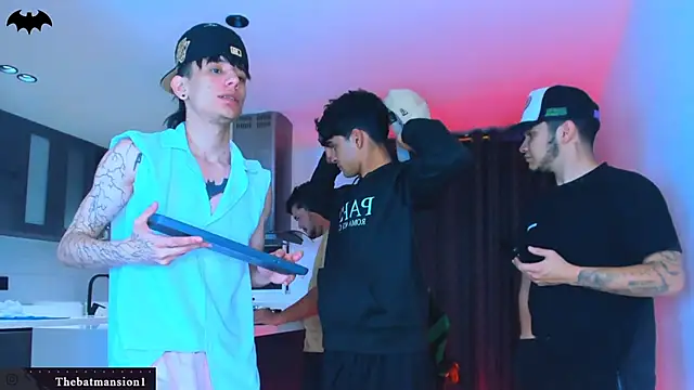 Snapshot of TheBatMansion chatting on February 24, 1:25 am TheBatMansion online show from February 24, 1:25 am