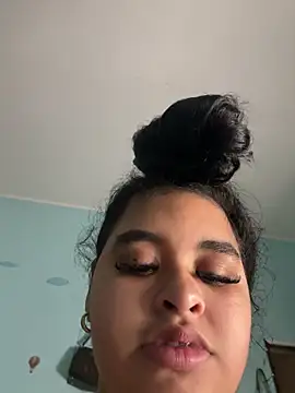 Aloyenita online show from February 9, 6:12 pm