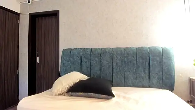 Aleera Walton online show from April 14, 7:31 pm