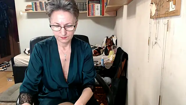 katemodel online show from October 7, 6:10 am