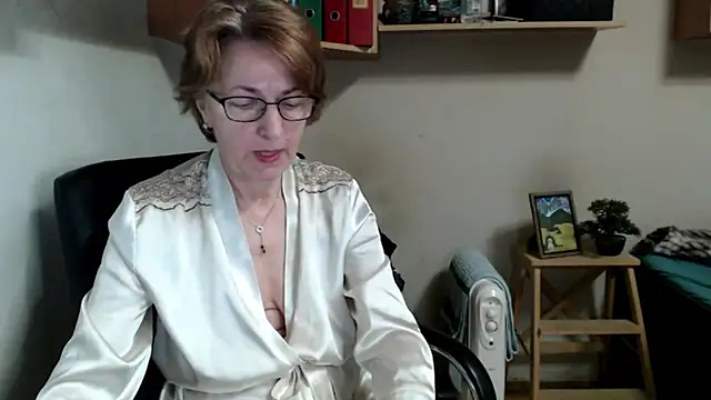 katemodel online show from March 28, 7:30 am