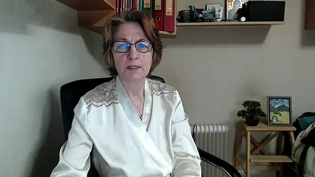 Snapshot of katemodel chatting on April 23, 6:47 am katemodel online show from April 23, 6:47 am