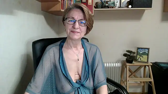 Snapshot of katemodel chatting on April 26, 6:44 am katemodel online show from April 26, 6:44 am