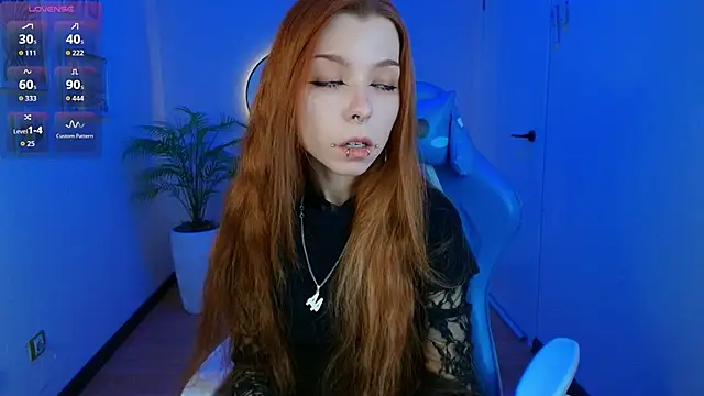 Snapshot of PinkAn8el chatting on February 23, 3:04 am PinkAn8el online show from February 23, 3:04 am