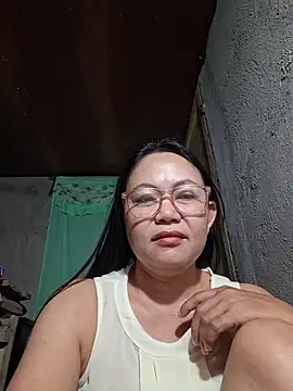 Snapshot of hotpinay_45 chatting on April 25, 7:33 pm hotpinay 45 online show from April 25, 7:33 pm