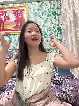 BIGBABYYEYE online show from March 12, 2:56 pm