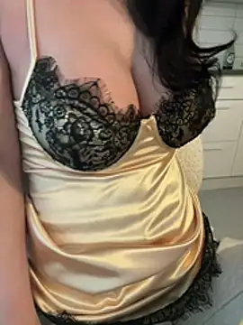 Snapshot of Sara0202 chatting on February 21, 2:29 pm Sara0202 online show from February 21, 2:29 pm