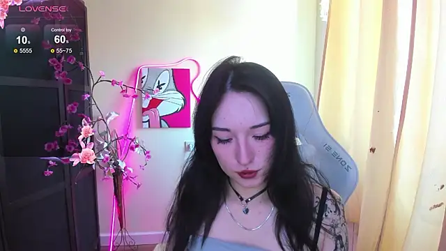 Snapshot of AliceeinWonderlanddd chatting on February 3, 6:40 am AliceeinWonderlanddd online show from February 3, 6:40 am