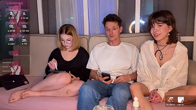 Snapshot of Three_Some_Dream chatting on February 3, 8:25 pm Three Some Dream online show from February 3, 8:25 pm