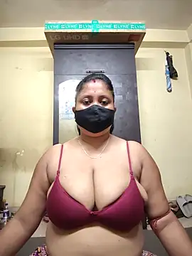 Snapshot of Curvy_Trisha chatting on May 24, 2:33 pm Curvy Trisha online show from May 24, 2:33 pm