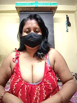 Snapshot of Curvy_Trisha chatting on May 27, 7:33 pm Curvy Trisha online show from May 27, 7:33 pm