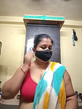 Snapshot of Curvy_Trisha chatting on June 4, 3:29 pm Curvy Trisha online show from June 4, 3:29 pm