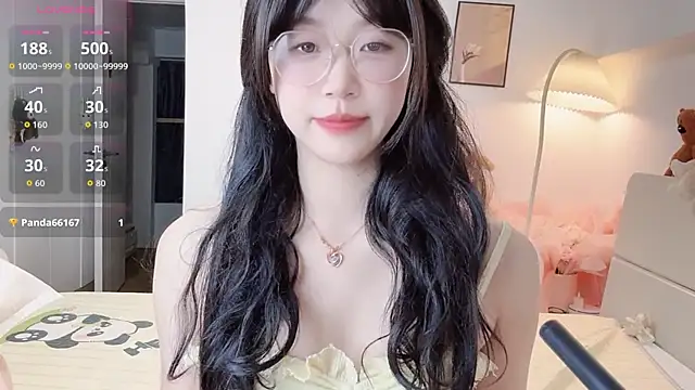 Snapshot of Luminous4173 chatting on June 18, 1:04 pm Luminous4173 online show from June 18, 1:04 pm