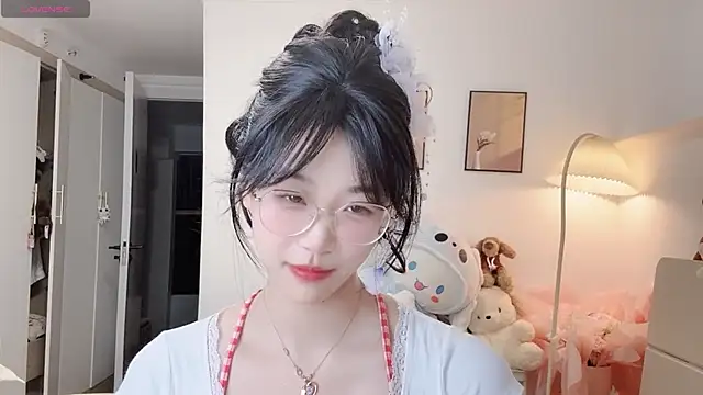 Snapshot of Luminous4173 chatting on June 21, 1:03 pm Luminous4173 online show from June 21, 1:03 pm