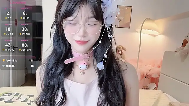 Snapshot of Luminous4173 chatting on June 23, 1:09 pm Luminous4173 online show from June 23, 1:09 pm