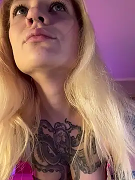 BlondeDoll  online show from February 5, 5:12 am