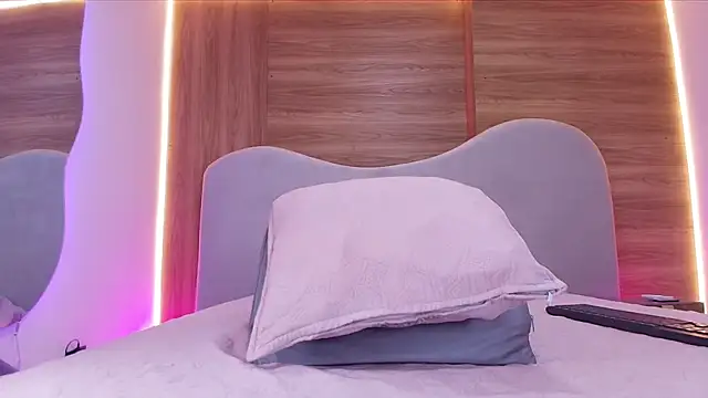 Snapshot of shaina_adams chatting on February 24, 12:03 pm shaina adams online show from February 24, 12:03 pm