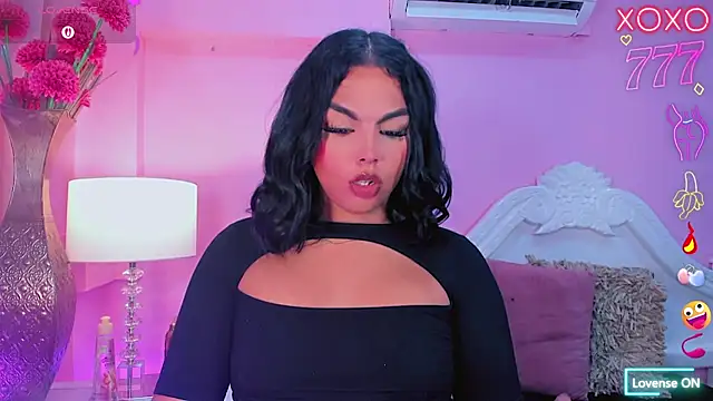 Snapshot of Maia_Hotts chatting on May 3, 4:07 am Maia Hotts online show from May 3, 4:07 am