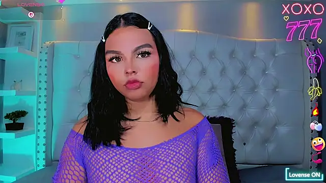 Snapshot of Maia_Hotts chatting on May 19, 8:04 pm Maia Hotts online show from May 19, 8:04 pm