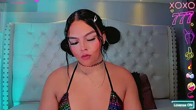 Snapshot of Maia_Hotts chatting on May 21, 7:54 pm Maia Hotts online show from May 21, 7:54 pm