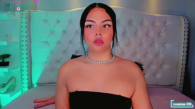 Snapshot of Maia_Hotts chatting on May 30, 8:17 pm Maia Hotts online show from May 30, 8:17 pm
