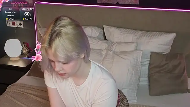 MollySoftGlow online show from March 30, 6:25 am