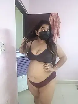 Snapshot of Aliya_Hott chatting on June 6, 6:07 am Aliya Hott online show from June 6, 6:07 am