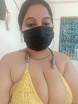 Snapshot of Aliya_Hott chatting on July 19, 6:39 am Aliya Hott online show from July 19, 6:39 am
