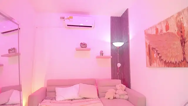 Snapshot of TAHIELA_ chatting on February 13, 10:44 am TAHIELA online show from February 13, 10:44 am