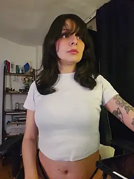 Snapshot of RoxanneRiddle69 chatting on June 6, 11:53 pm RoxanneRiddle69 online show from June 6, 11:53 pm