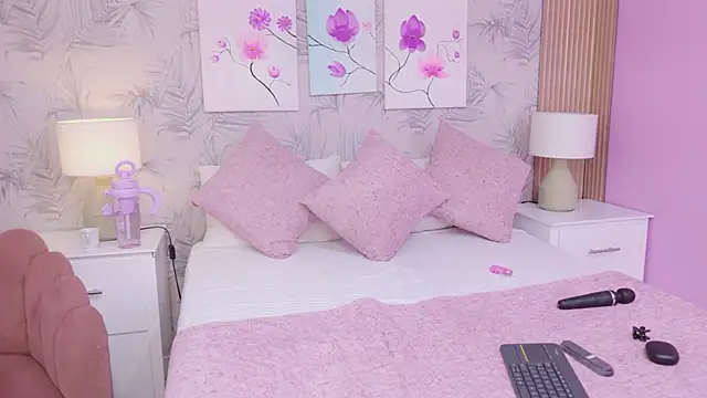 Snapshot of AlejandraMartinezz chatting on February 5, 12:54 pm AlejandraMartinezz online show from February 5, 12:54 pm