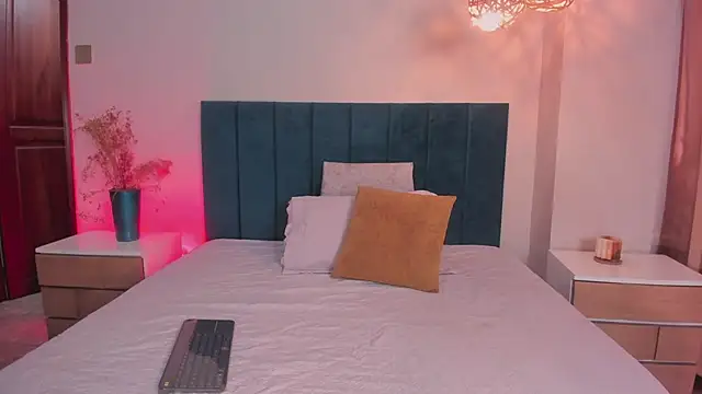 AnnaBroooks online show from March 14, 10:04 pm