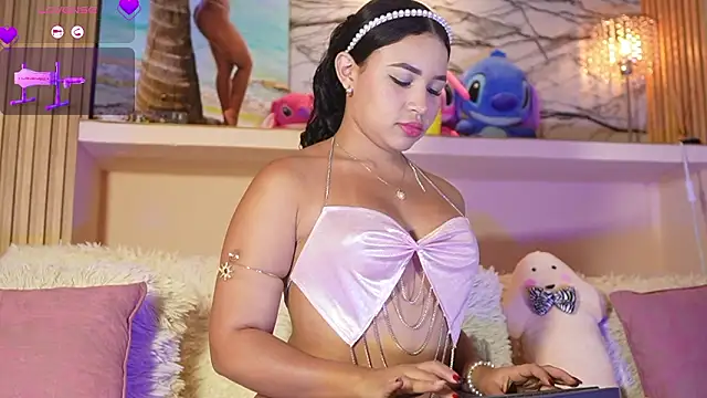 Snapshot of Adriana_crof chatting on February 22, 3:51 am Adriana crof online show from February 22, 3:51 am